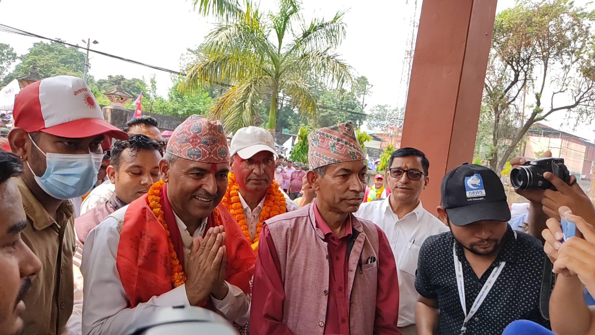 भरतपुरमा बीपीकाे सालिक ढाेगेर एमाले उम्मेदवार सुवेदीले गरे मनाेनयन दर्ता